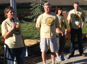 PHOTOS BY ALEX AGUEROS/digitalBURG Latisha Koetting, director of volunteer services at the Warrensburg Veterans Home, with Missouri state Sen. Dave Pearce, center, welcomes the volunteers and veterans before the Run for Freedom 5K at the veterans home Saturday. Koetting thanked the almost 200 student volunteers from the University of Central Missouri and the 100 volunteers from Whiteman Air Force base who chauffeured veterans, manned hydration stations and monitored the poker tables along the course.