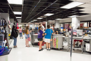 PHOTO BY BRANDON BOWMAN/PHOTOGRAPHER UCM Students line up at the Student Union Bookstore