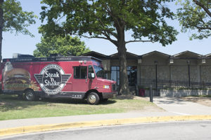 PHOTO BY BRANDON BOWMAN/PHOTOGRAPHER As construction on Steak 'n Shake continues, the university secured a food truck that will be on campus until Friday, Aug. 19.